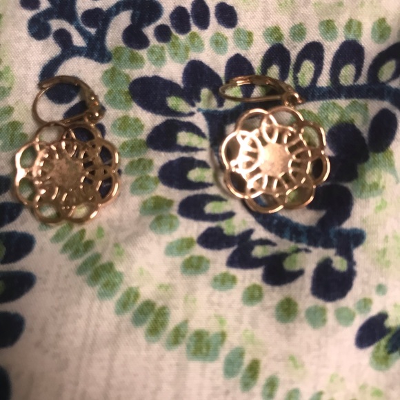 Flower hanging earrings - Picture 2 of 2